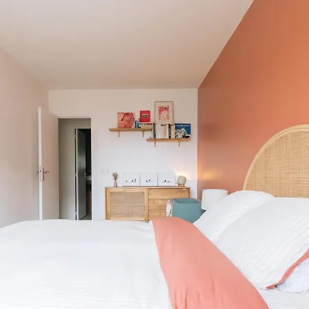Beautiful Apart For 2 In Les Buttes Chaumont * Paryż