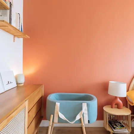 Beautiful Apart For 2 In Les Buttes Chaumont