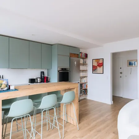 Beautiful Apart For 2 In Les Buttes Chaumont * Paryż