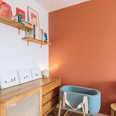 Beautiful Apart For 2 In Les Buttes Chaumont Paryż