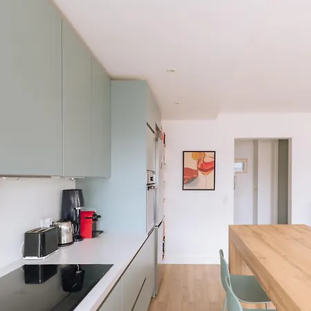Beautiful Apart For 2 In Les Buttes Chaumont