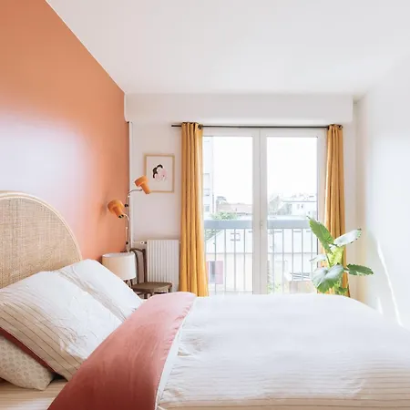 Beautiful Apart For 2 In Les Buttes Chaumont * Paryż