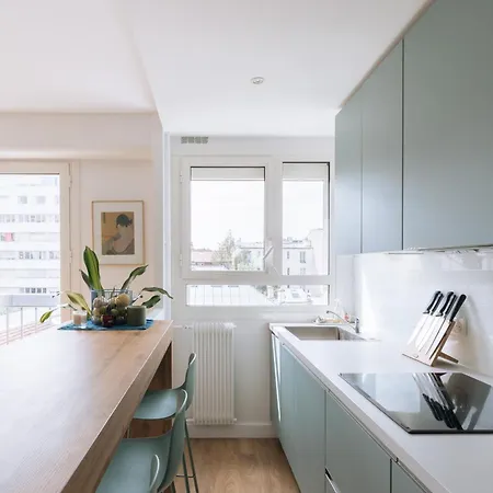 Beautiful Apart For 2 In Les Buttes Chaumont Paryż