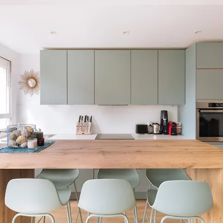 Beautiful Apart For 2 In Les Buttes Chaumont